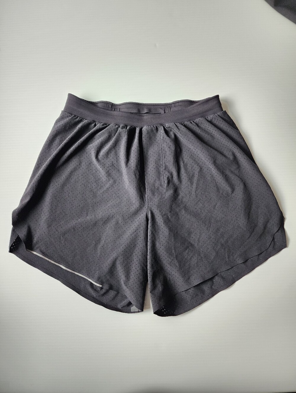 Lululemon Men's Small Black Outpacer Short 6" EUC